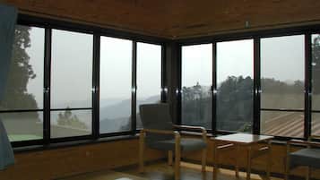 Dilarang Rokok (Japanese Traditional Room) | Tirai kedap cahaya, Wi-Fi gratis, dan seprai linen