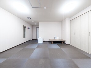 Japanese Room - Quadraple (Non-Smoking) | Wi-fi (inkludert) og sengetøy