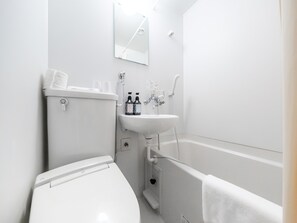 Shower, hair dryer, slippers, towels - Tabist Hotel Tetora Hakodate Station (Hakodate)