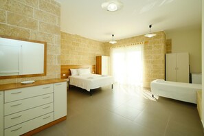 1 chambre, coffres-forts dans les chambres, ameublement personnalisé