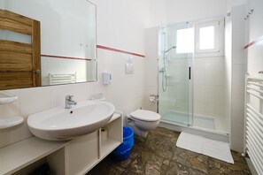 Shower, free toiletries, hair dryer - Camere A Sud (Alliste)