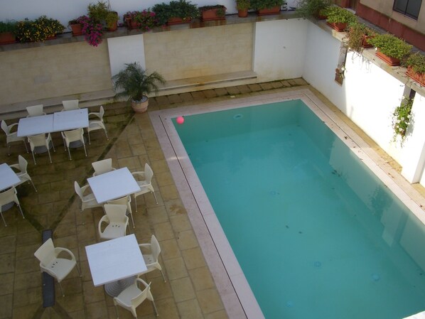 室内游泳池，室外游泳池