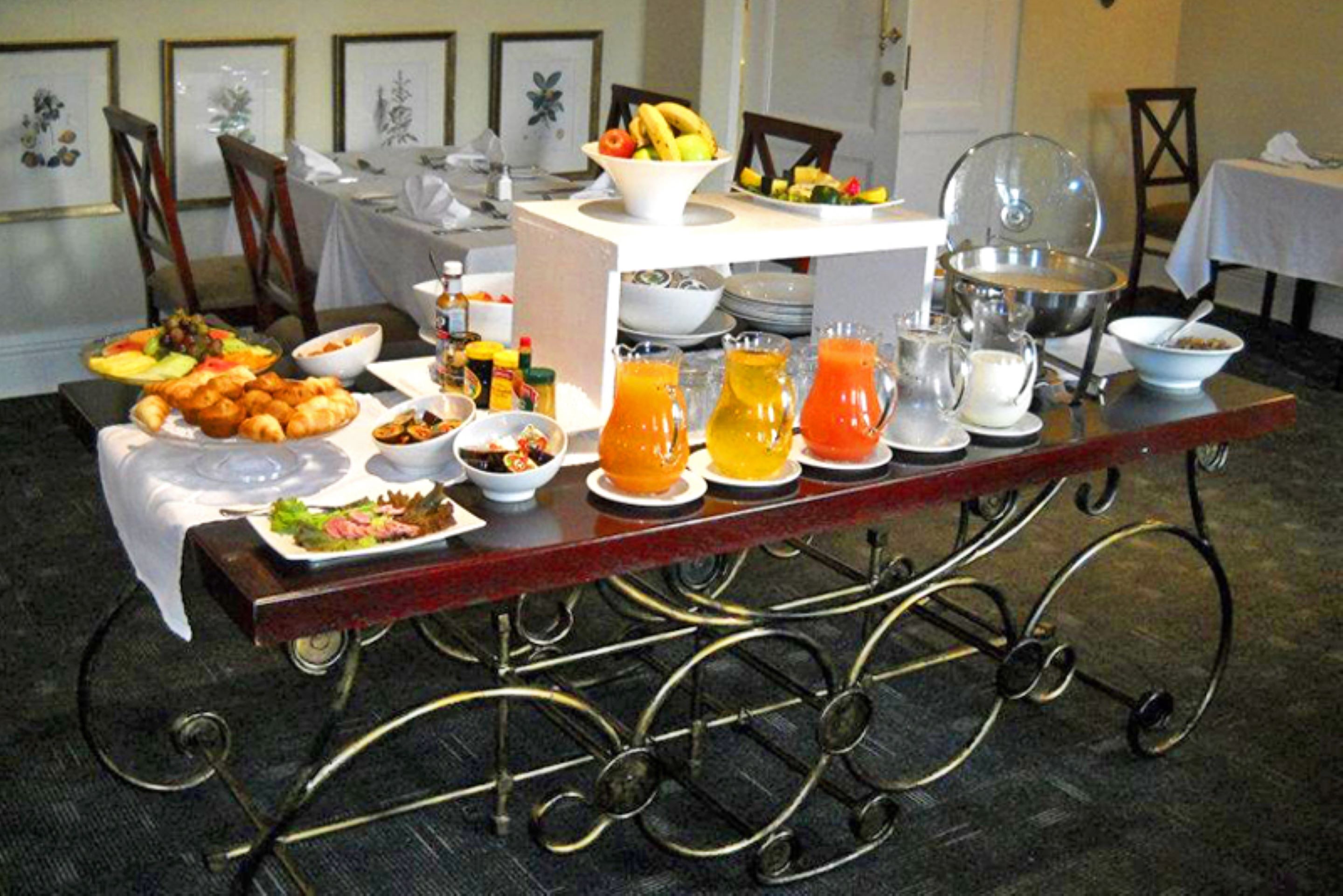 daily cooked-to-order breakfast for a fee