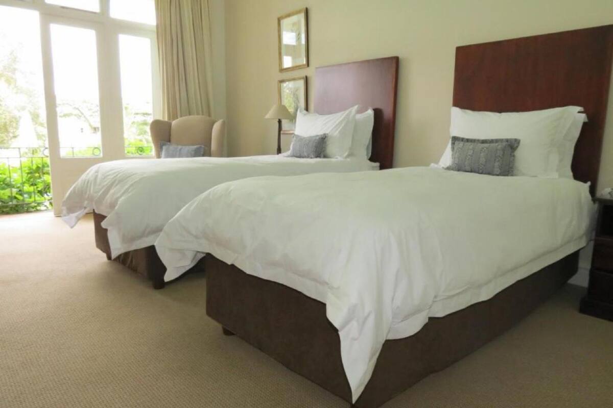 deluxe suite, 1 bedroom | 1 bedroom, premium bedding, in-room safe, individually decorated