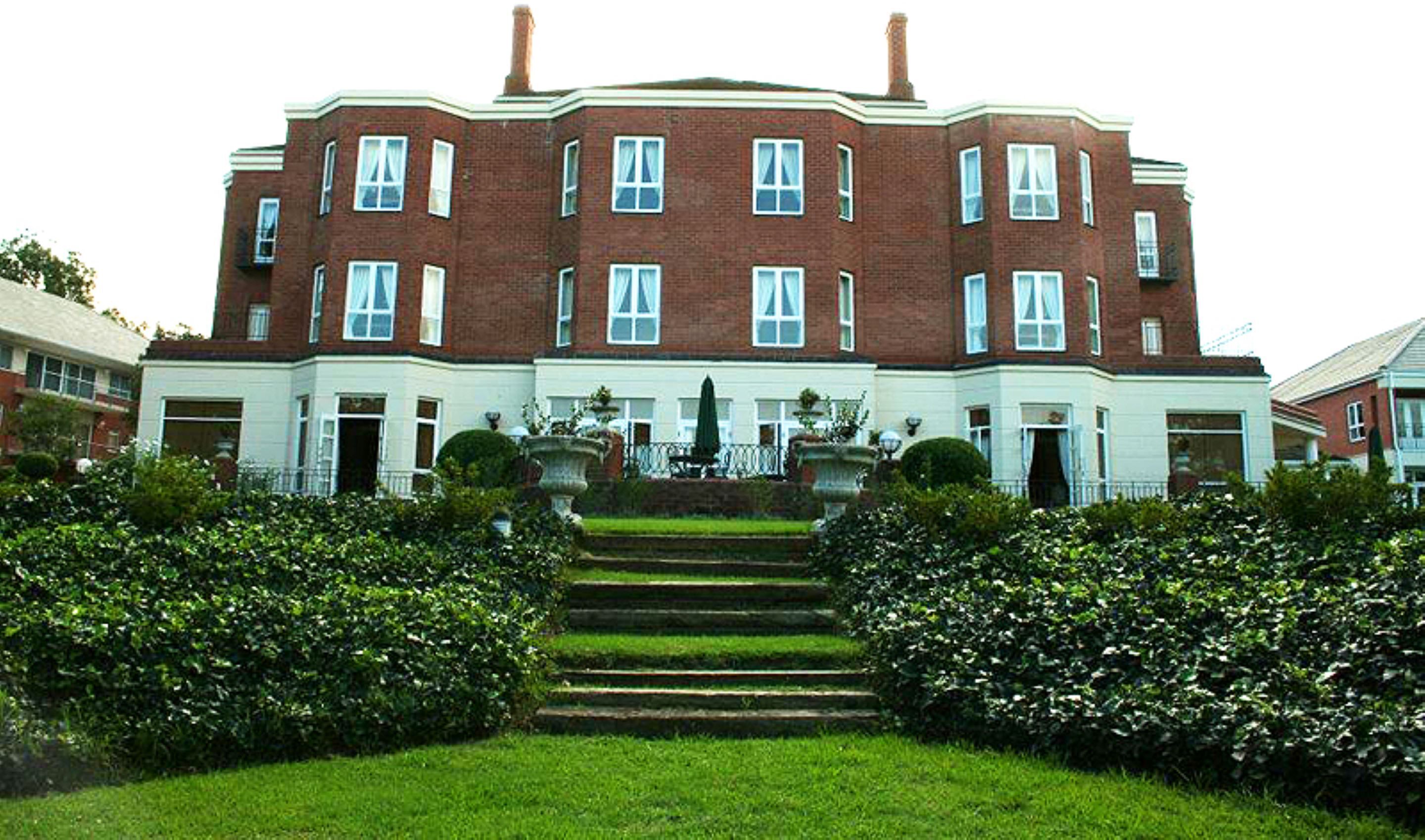 Fachada de la propiedad