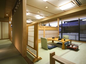 Breakfast and dinner served - Shibu Hotel (Yamanouchi)