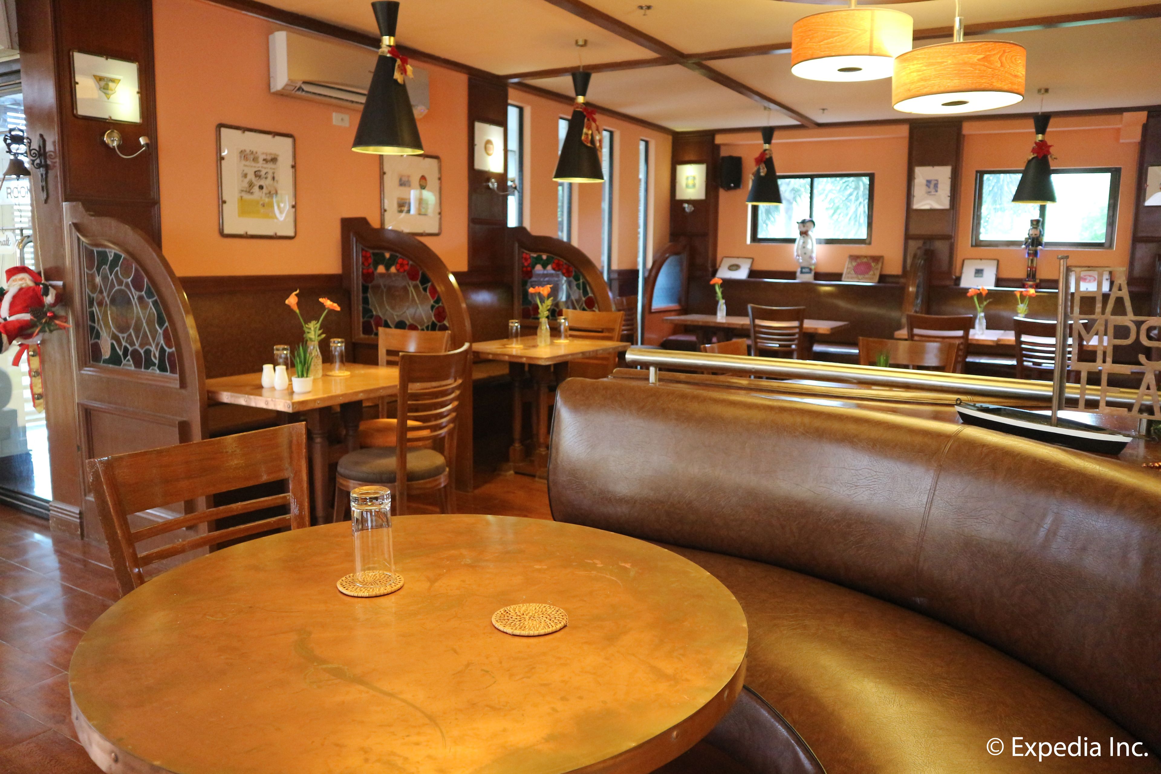 breakfast, lunch, dinner served; international cuisine