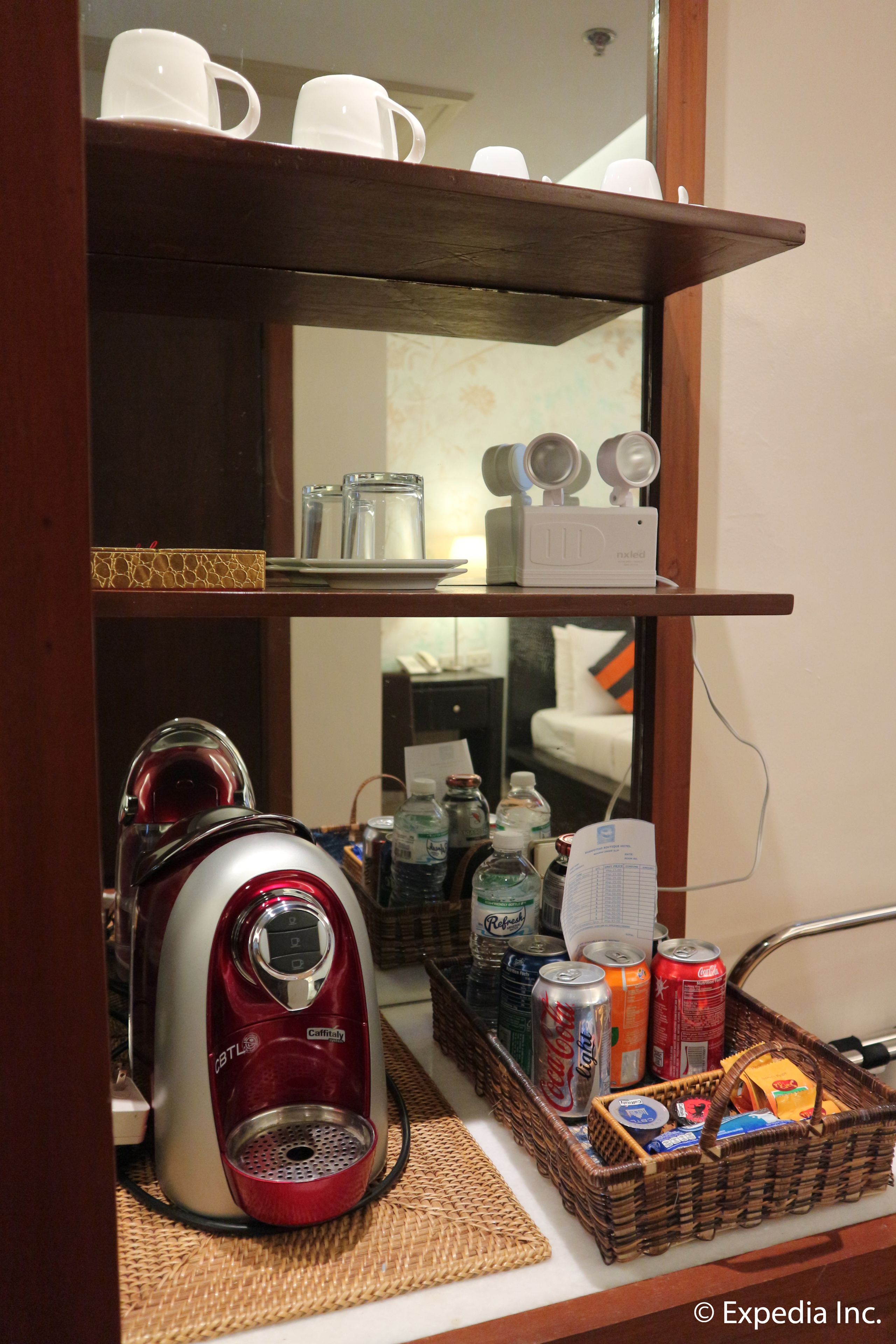 suite | coffee and/or coffee maker