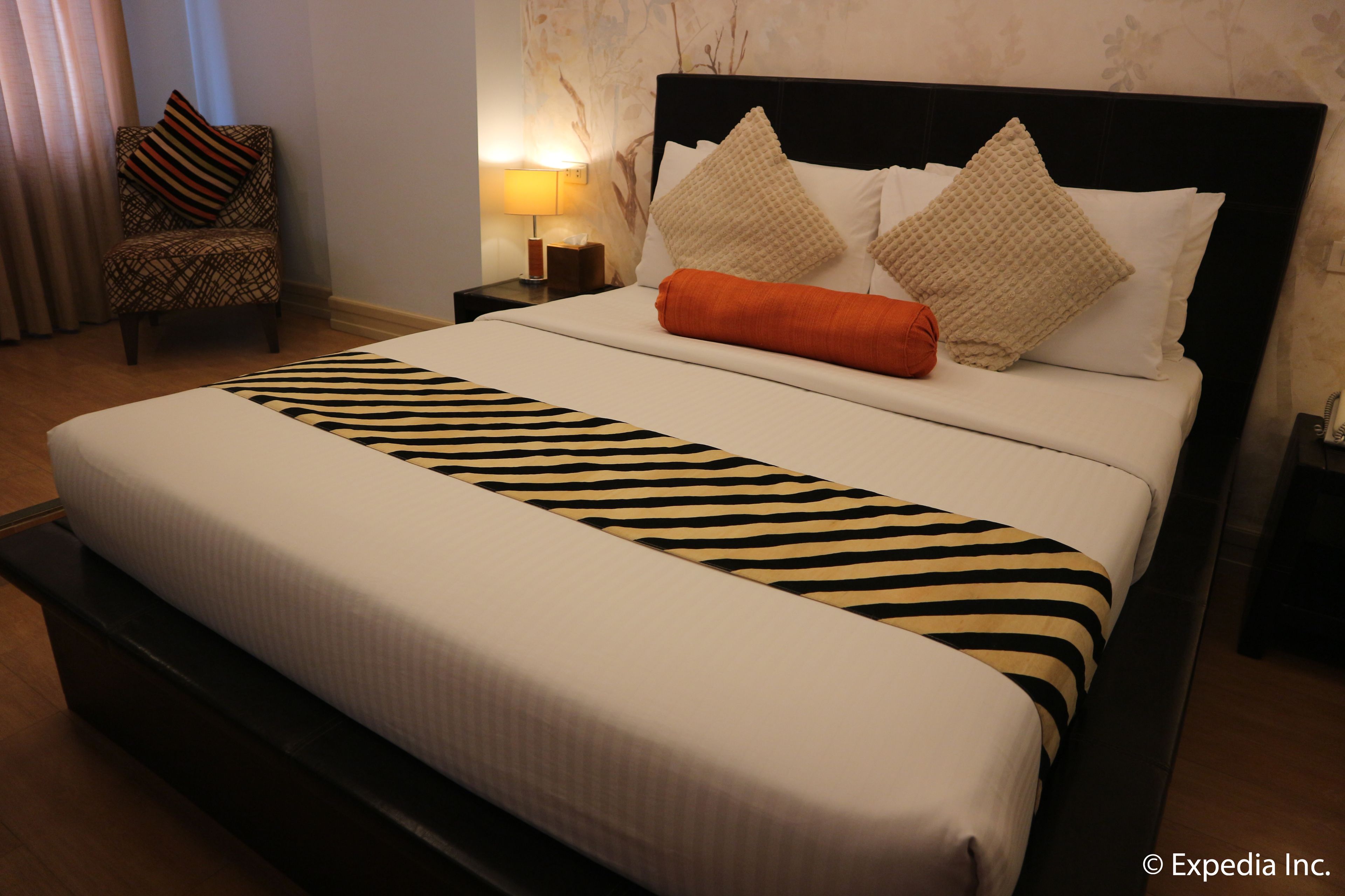 superior room | premium bedding, minibar, in-room safe, desk