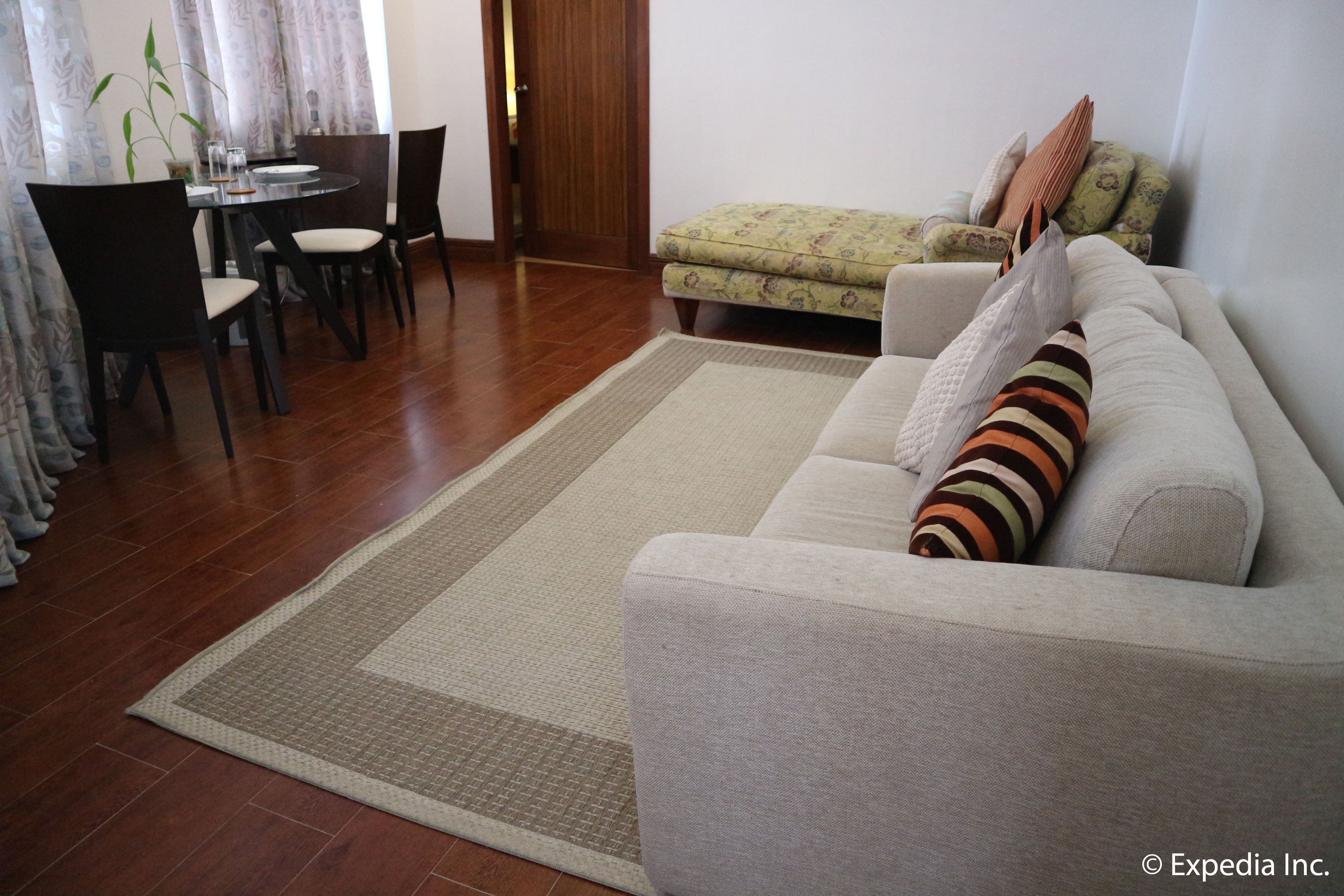 suite | living area | lcd tv, dvd player