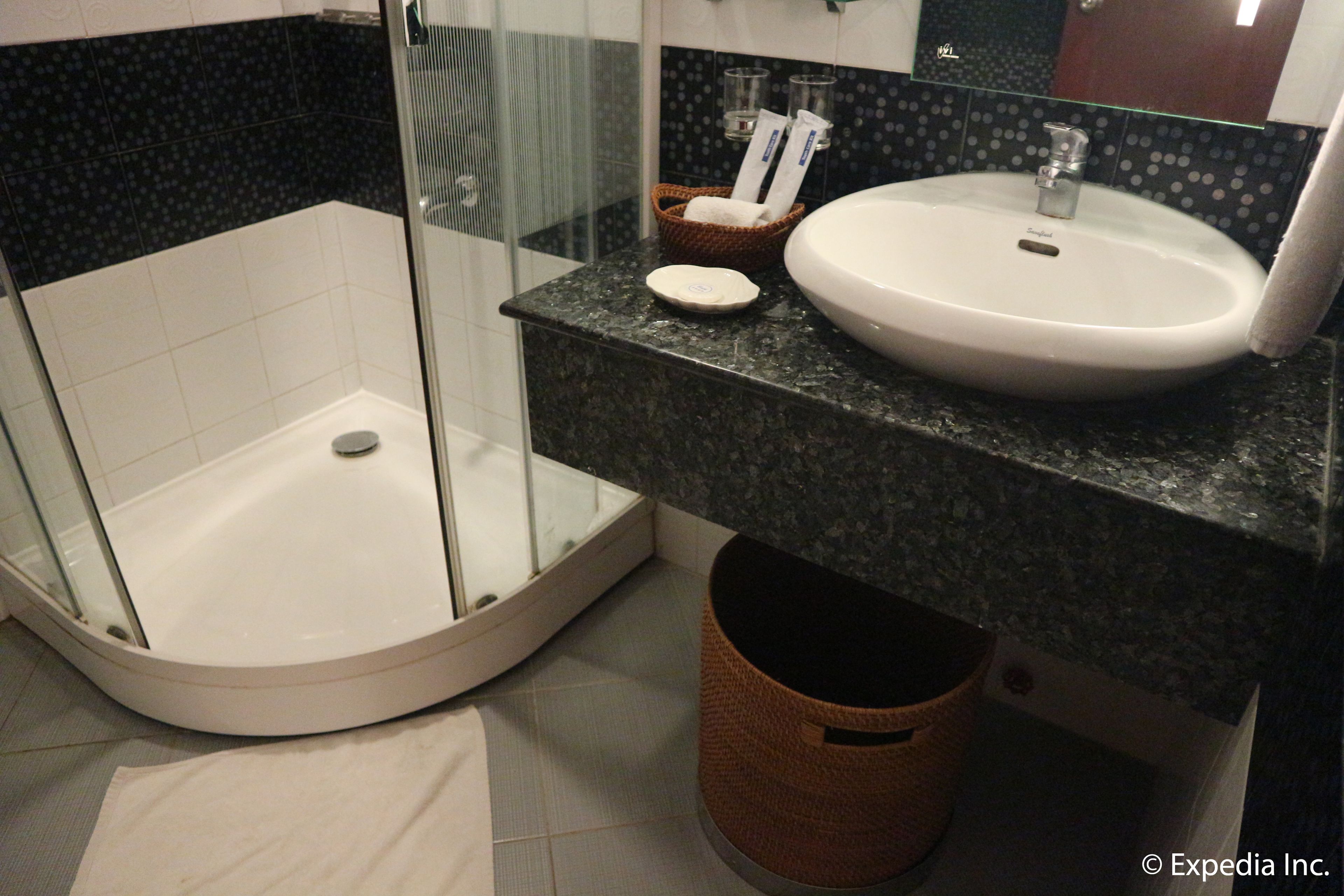 suite | bathroom | shower, hair dryer, slippers, towels