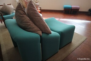 Coin salon dans le hall