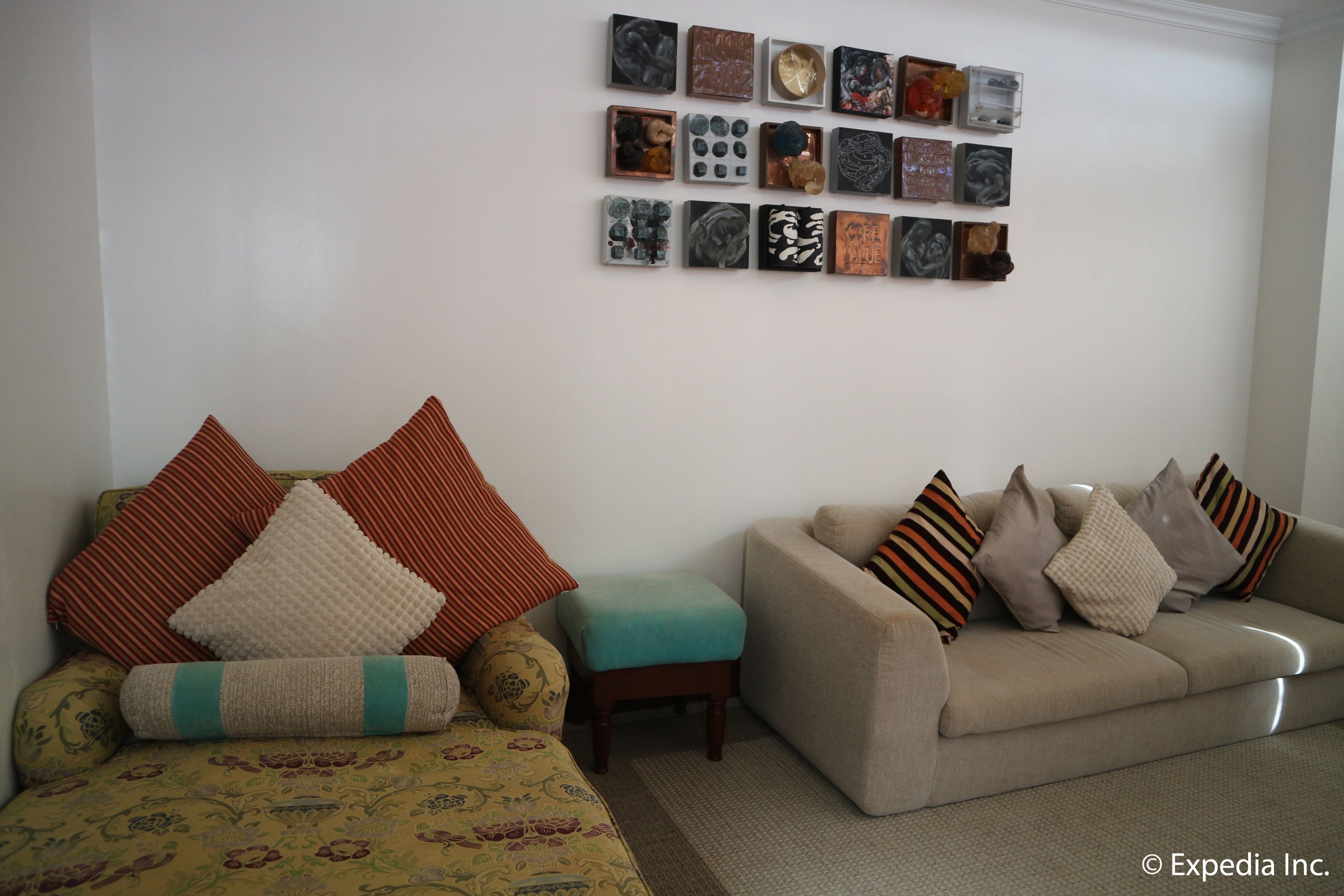 suite | living area | lcd tv, dvd player