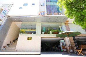 Property entrance - Gold 2 (Hue)