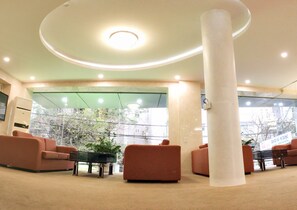 Lobby sitting area - Gold 2 (Hue)