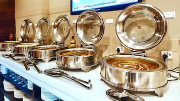 Breakfast, lunch, dinner served; international cuisine