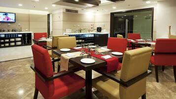 Breakfast, lunch, dinner served; international cuisine