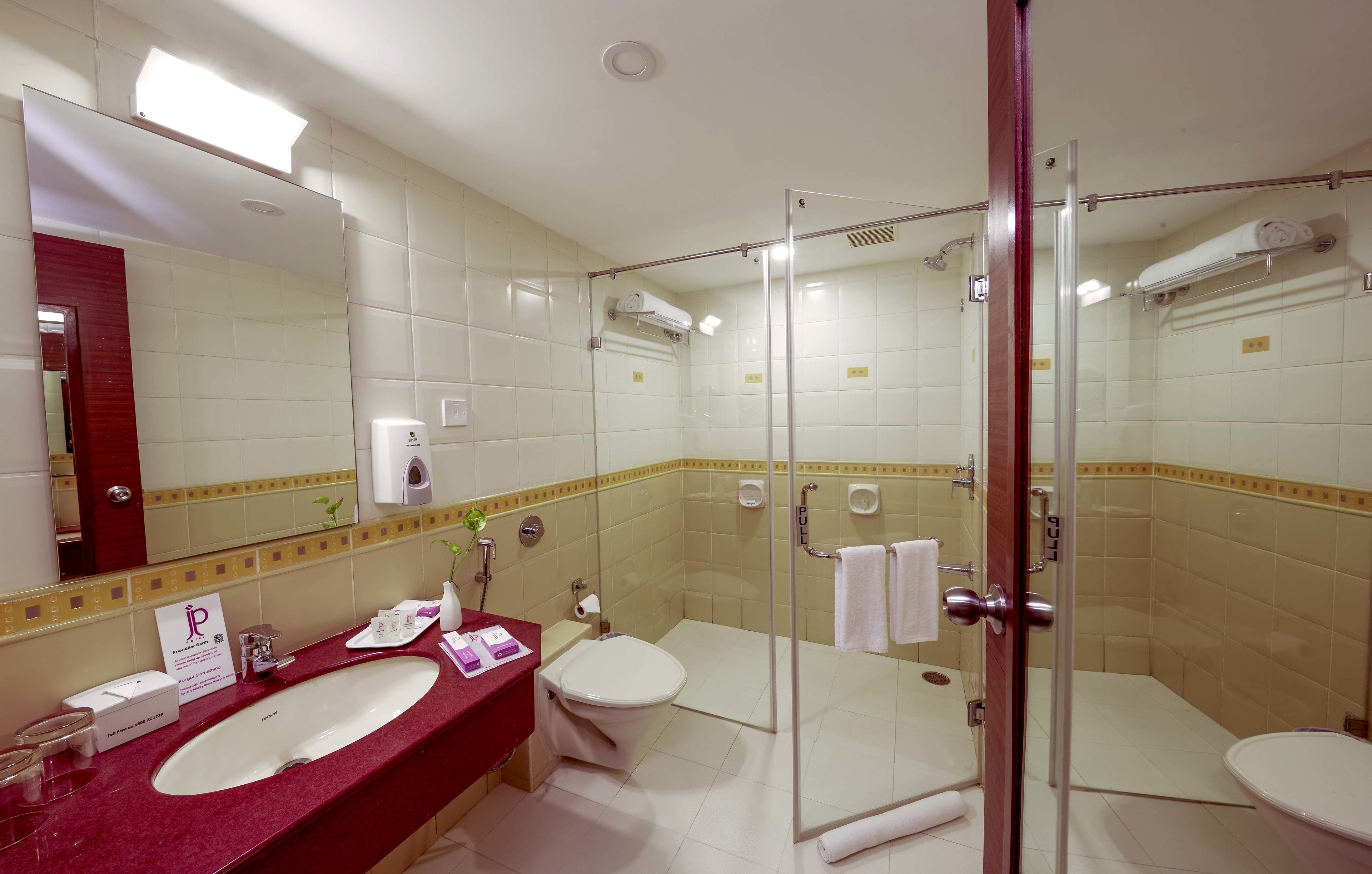executive room | bathroom | rainfall showerhead, free toiletries, hair dryer, bathrobes