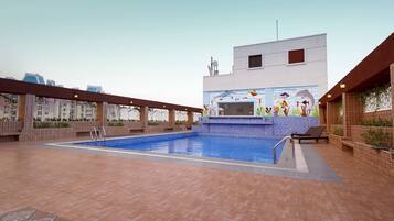 Kolam renang outdoor