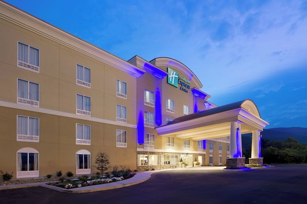A Holiday Inn Express & Suites hotel with a modern design, featuring a prominent entrance and a well-lit facade. - Holiday Inn Express & Suites, Caryville by IHG (Caryville)
