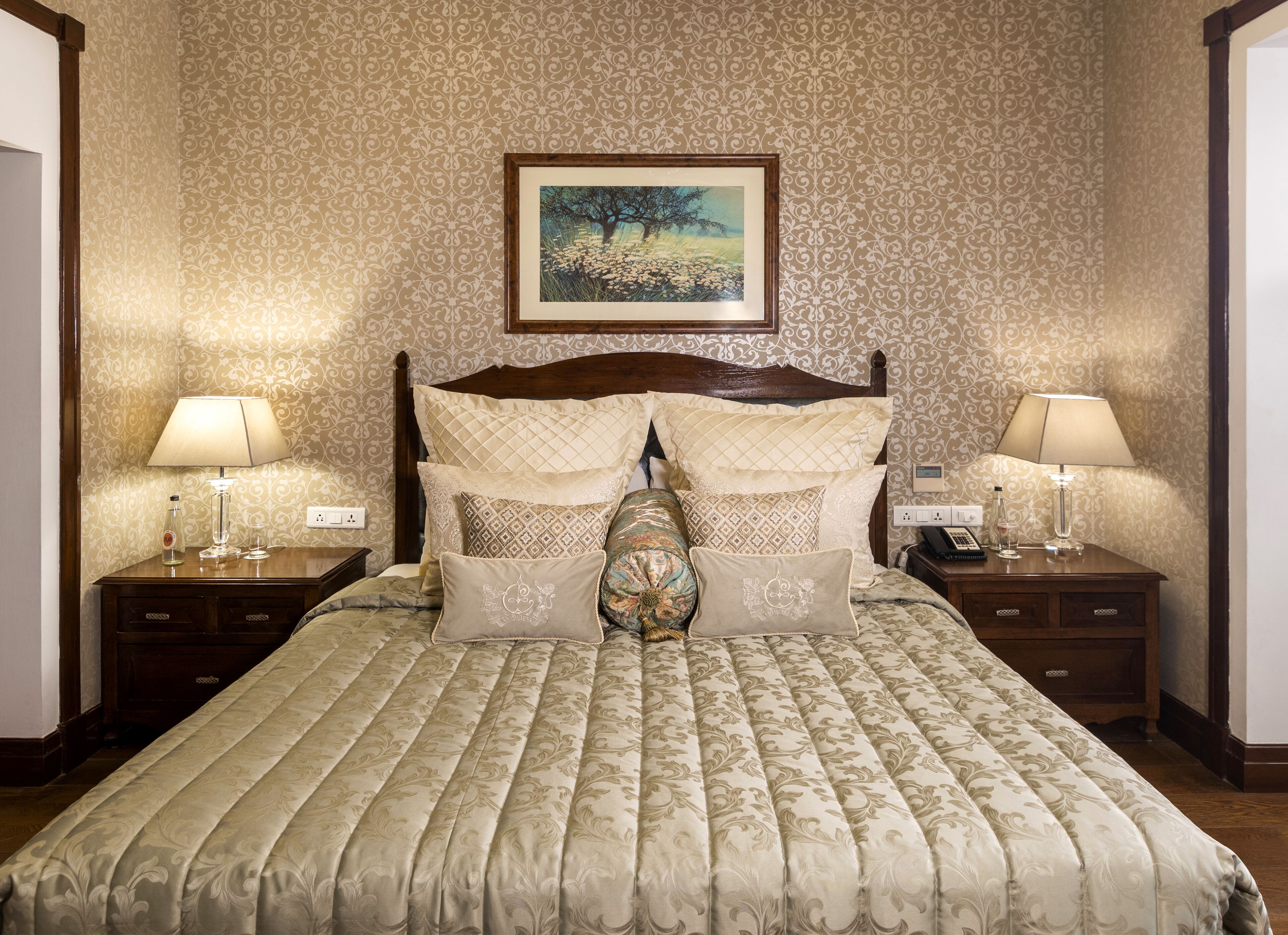 Værelse (Claridges) | Premium-sengetøj, minibar, pengeskab på værelset, skrivebord