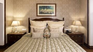 Room (Claridges) | Premium bedding, minibar, in-room safe, desk