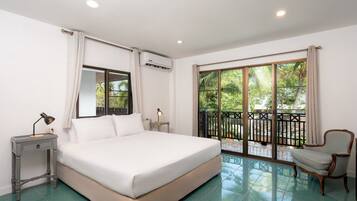 Three Bedroom Family Suite With Balcony | Minibar, in-room safe, individually decorated, individually furnished