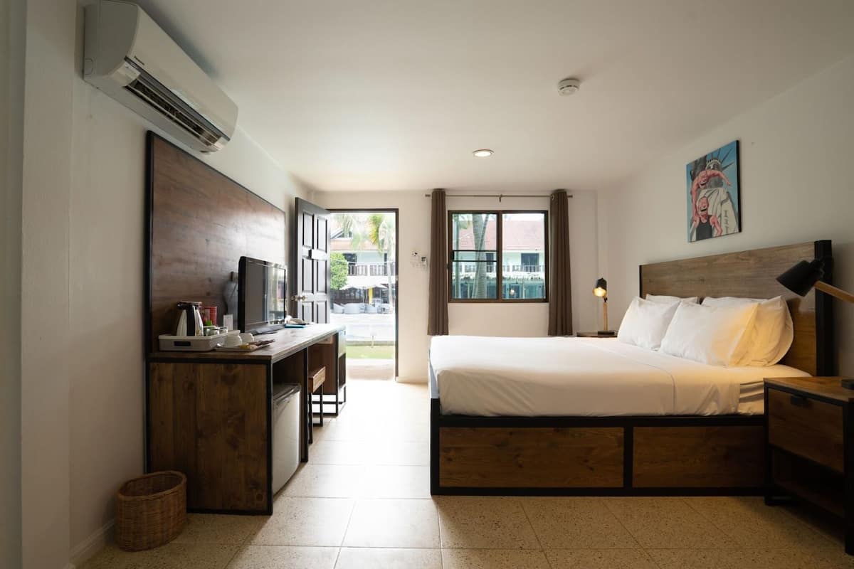 Minibar, in-room safe, individually decorated, individually furnished