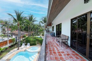 Three Bedroom Family Suite With Balcony | 客房景观