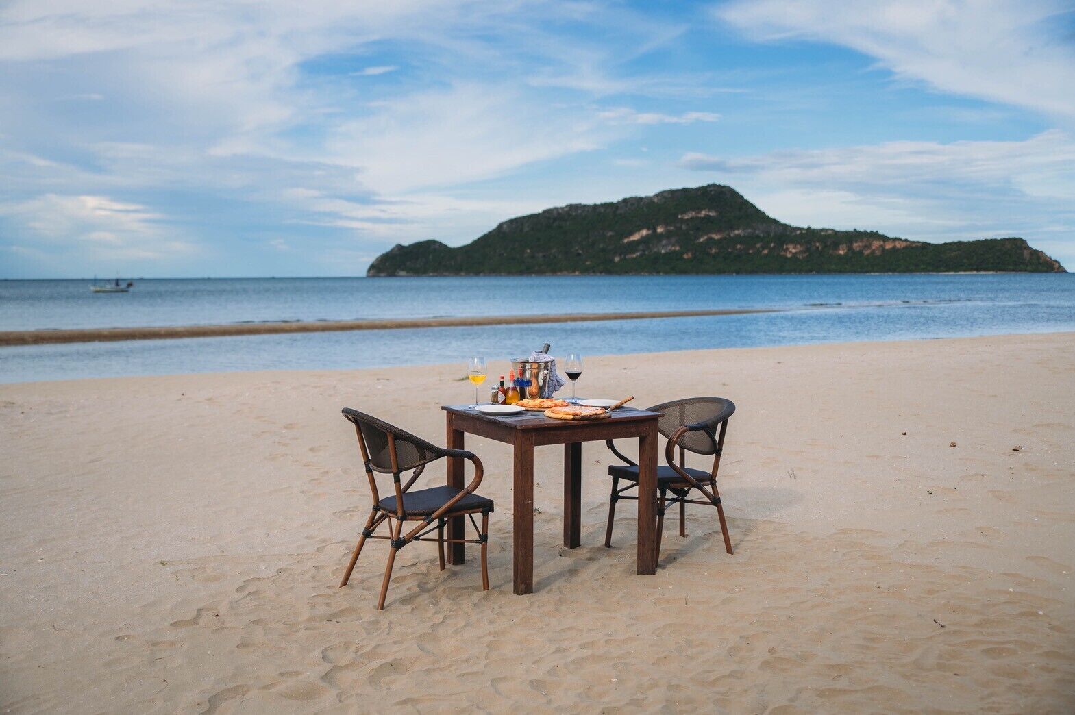 Breakfast, lunch, dinner served; international cuisine, beach views 