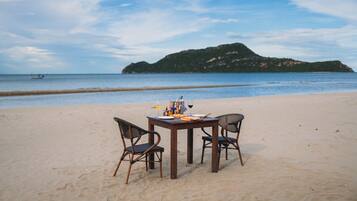 Breakfast, lunch, dinner served; international cuisine, beach views