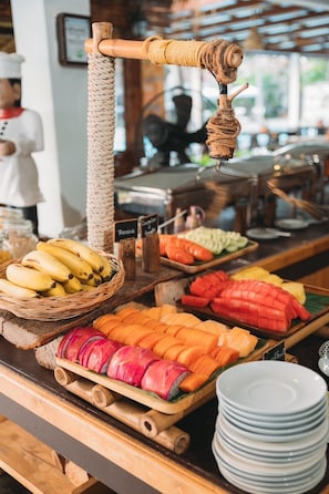 Daily buffet breakfast (THB 350 per person)