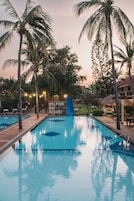 2 piscinas al aire libre, sombrillas, tumbonas