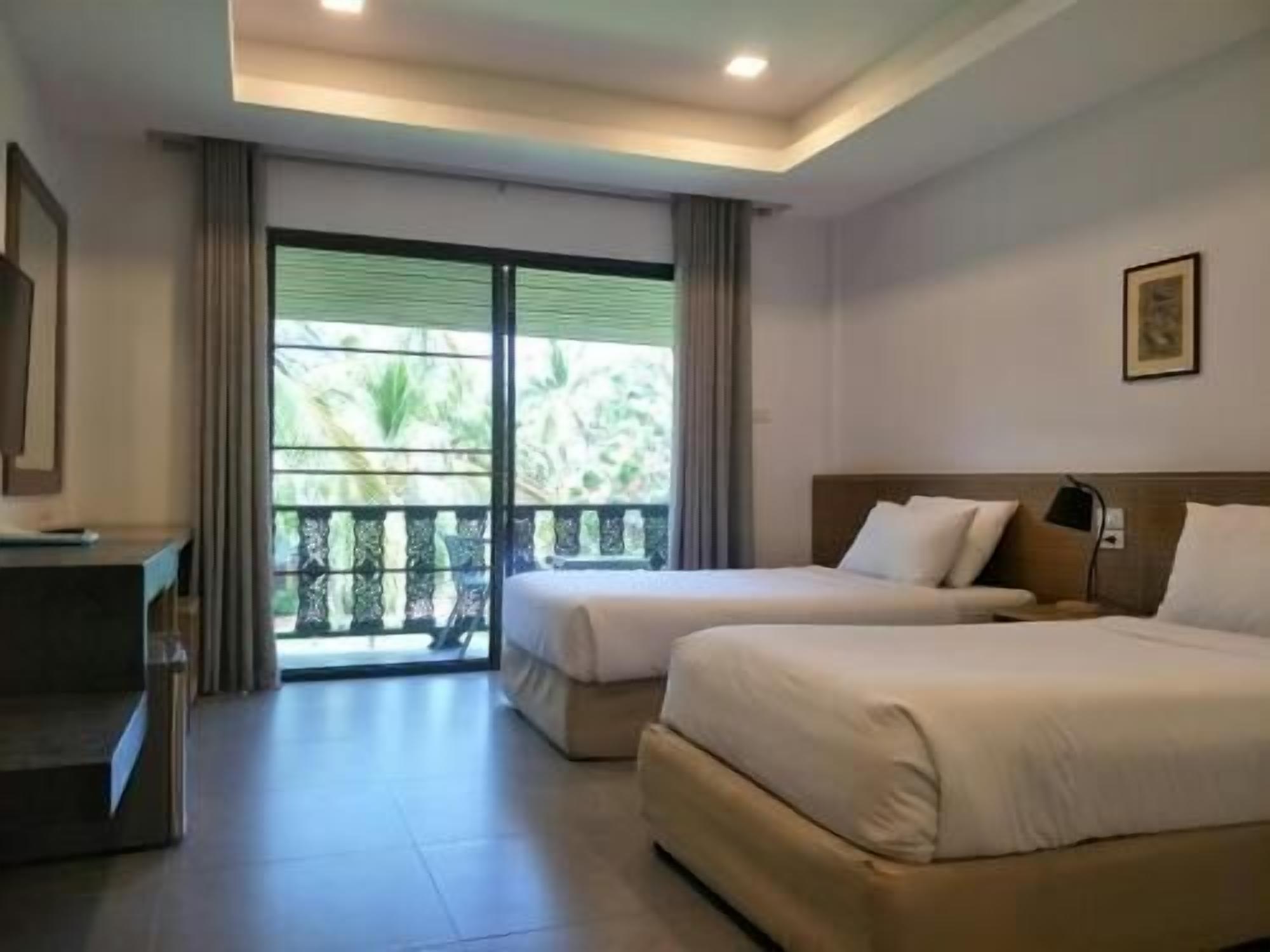 Minibar, in-room safe, individually decorated, individually furnished