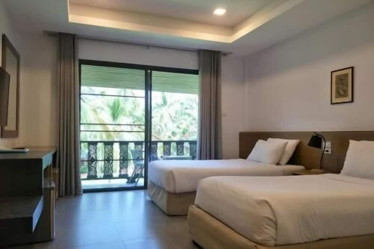 Minibar, in-room safe, individually decorated, individually furnished