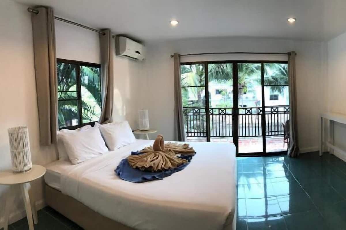 Minibar, in-room safe, individually decorated, individually furnished