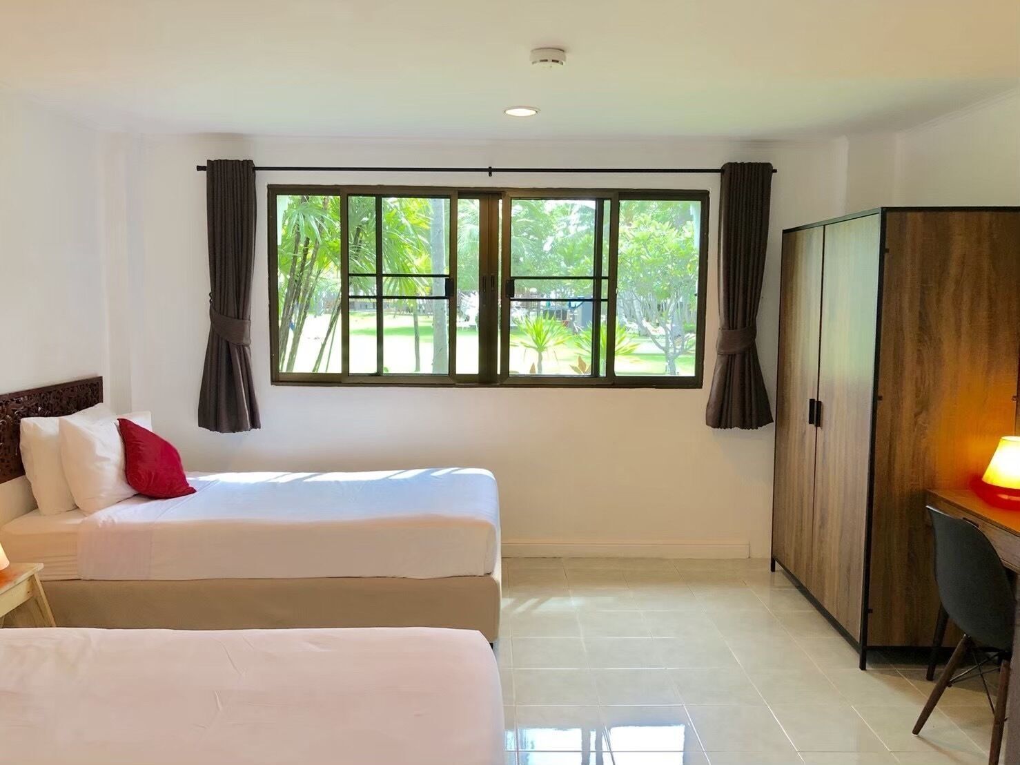 Minibar, in-room safe, individually decorated, individually furnished