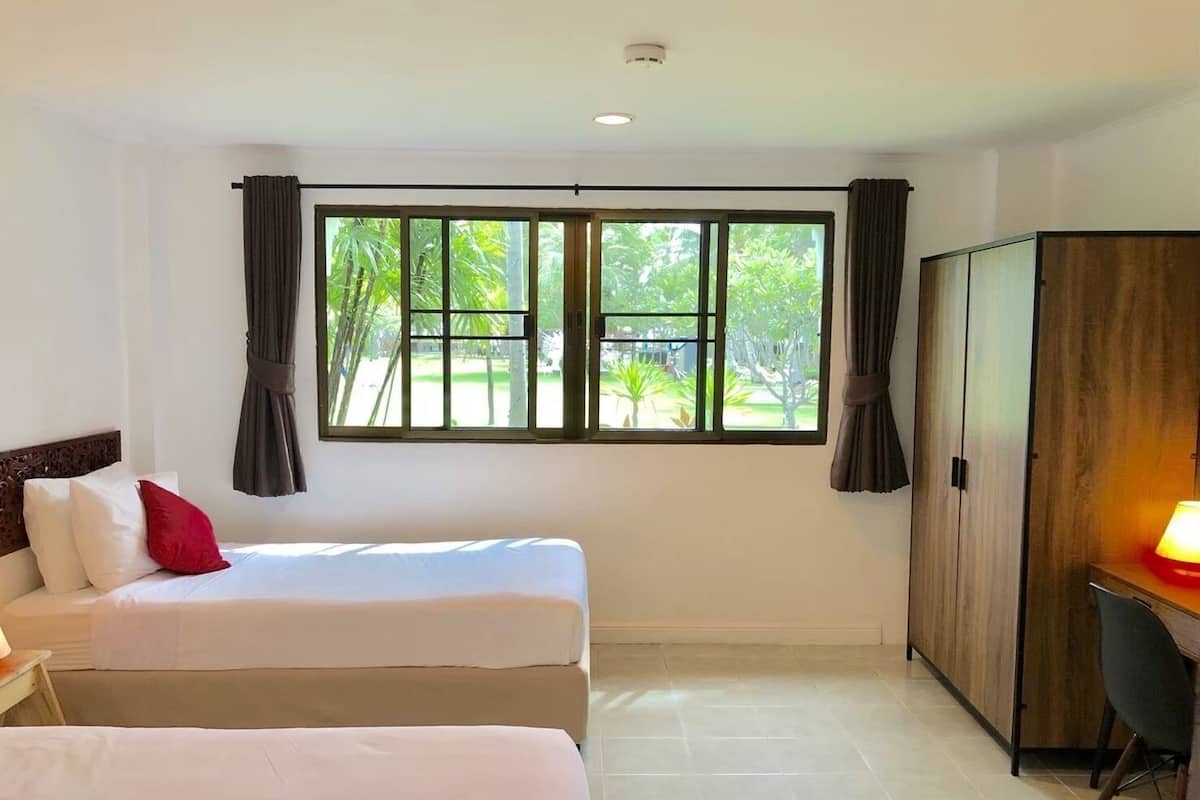 Minibar, in-room safe, individually decorated, individually furnished