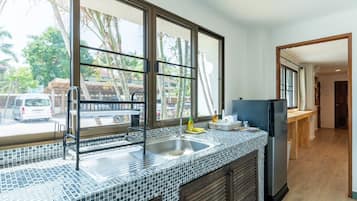 Premium Two-bedrooms Deluxe Garden View | ์ ์ฉ ์ฃผ๋ฐฉ | ๋์ฅ๊ณ , ์ ๊ธฐ ์ฃผ์ ์