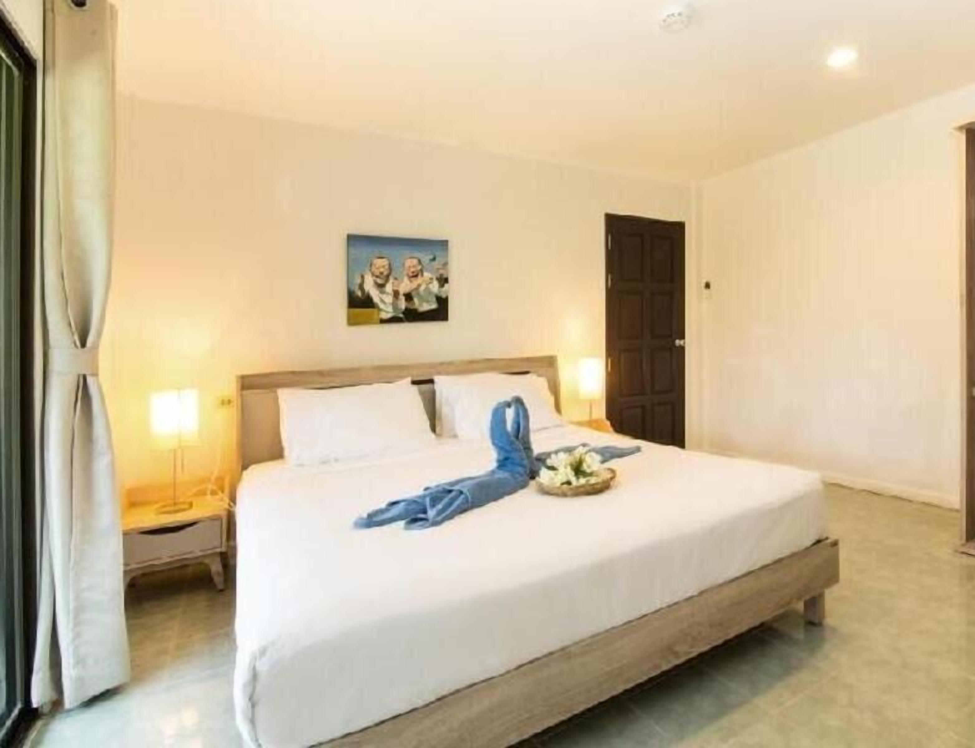 Minibar, in-room safe, individually decorated, individually furnished