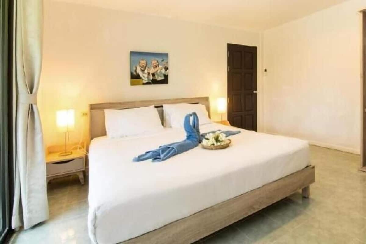 Minibar, in-room safe, individually decorated, individually furnished