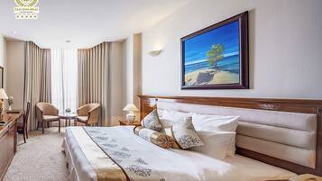 Deluxe Suite King Bed | Minibar, in-room safe, desk, blackout curtains
