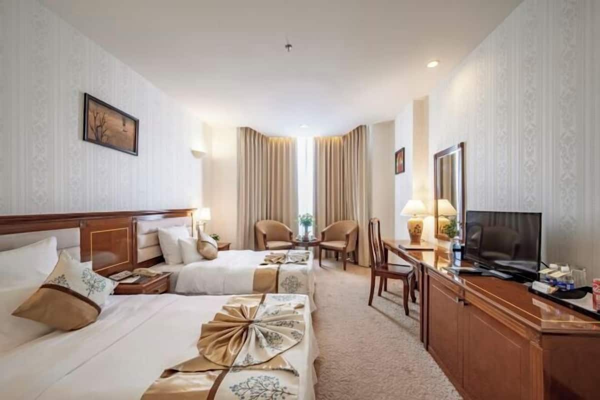 Minibar, caja fuerte, escritorio y cortinas opacas