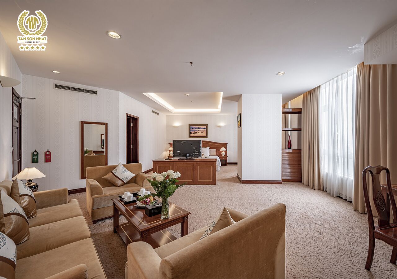 suite | minibar, in-room safe, desk, blackout curtains