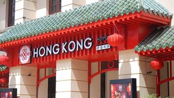 3 restaurants; breakfast, lunch, dinner and brunch served