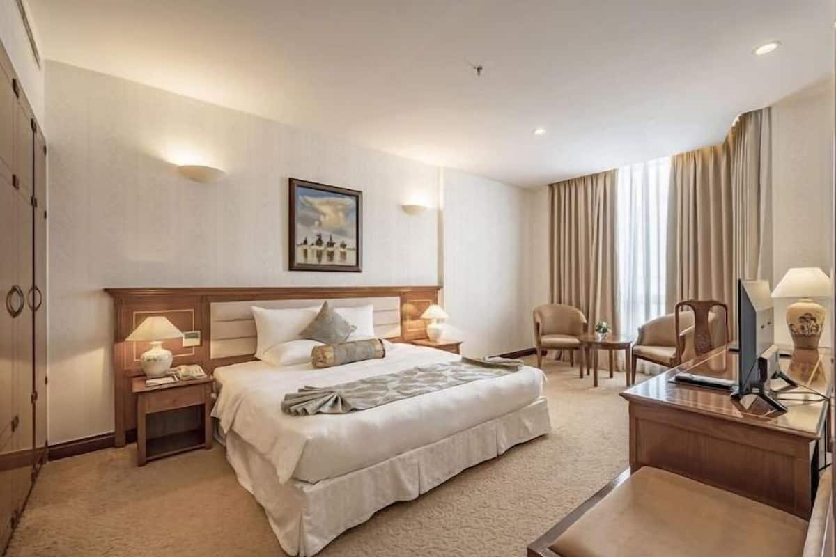 Minibar, in-room safe, desk, blackout curtains