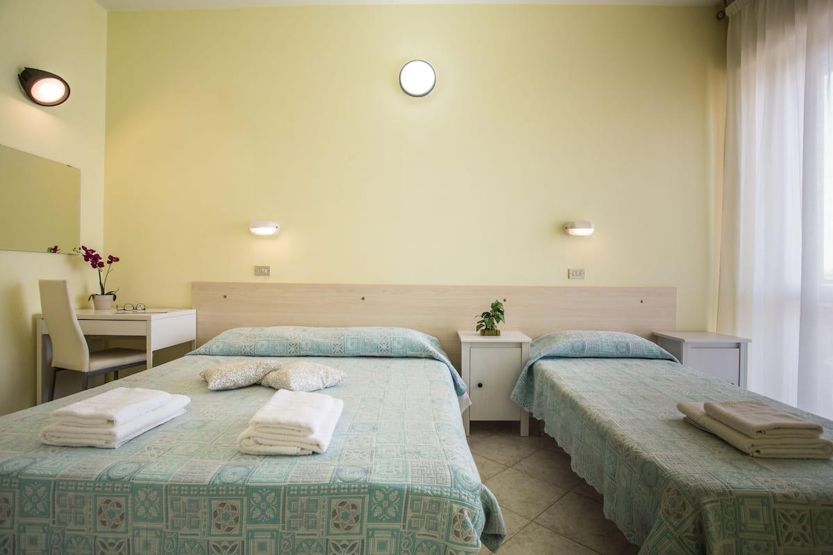 Dreibettzimmer, Balkon