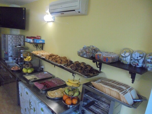 Daily buffet breakfast for a fee