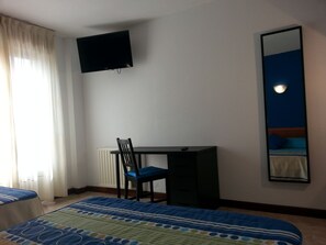 Double Room, 2 Twin Beds | Blackout drapes, free WiFi