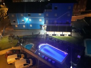 Outdoor pool, pool umbrellas, sun loungers - Hotel Azcona (Noja)
